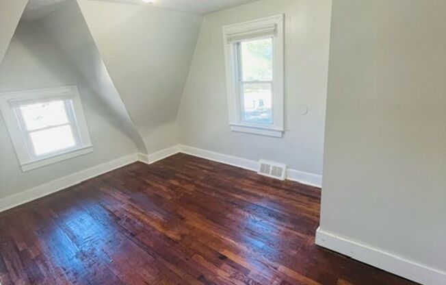 3 beds, 1 bath, $1,225