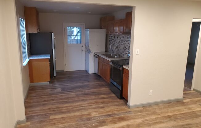 2 beds, 1 bath, 744 sqft, $1,995, Unit 3835