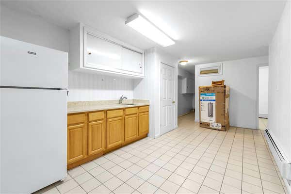 3 beds, 2 baths, 3,300 sqft, $3,500