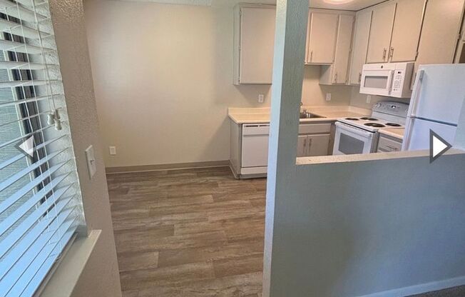 2 beds, 1 bath, 825 sqft, $1,550, Unit 12