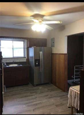 3 beds, 2 baths, $2,500