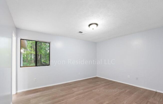 Beautiful 3b Room!Move in ready!
