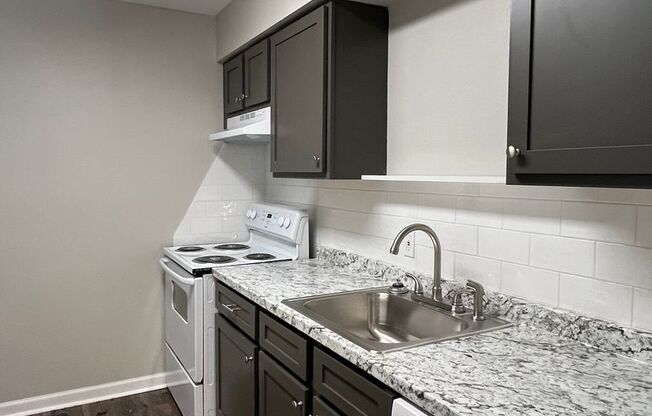 1 bed, 1 bath, 665 sqft, $1,000, Unit 77