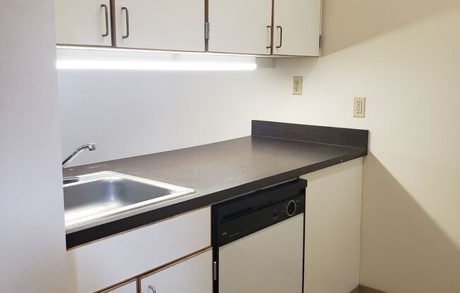 2 beds, 2 baths, $1,395, Unit 216