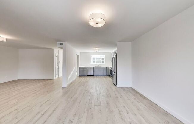 2137 LOMBARD ST