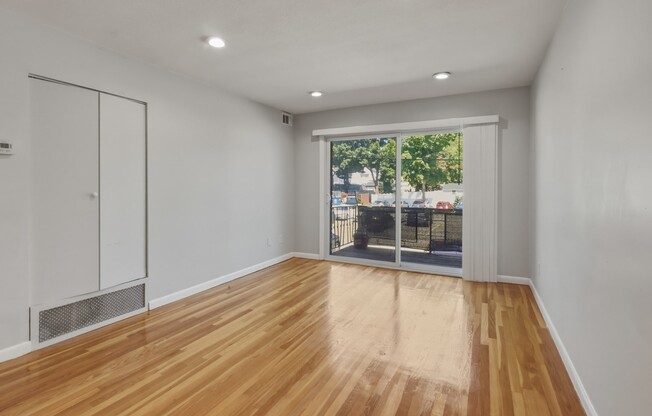 800 Hyde Park Ave