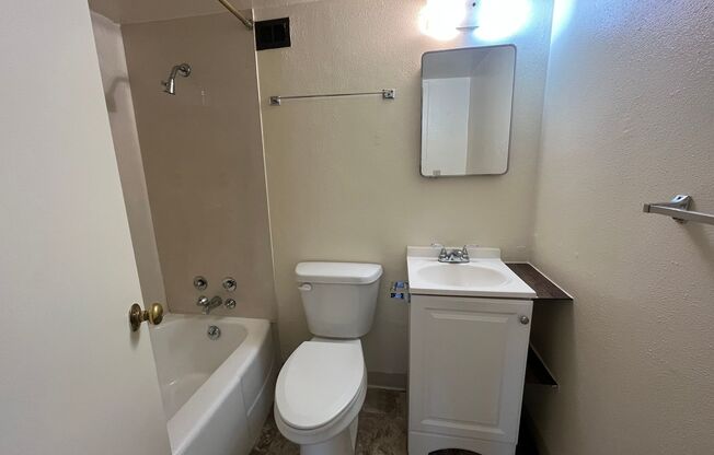 1 bed, 1 bath, 475 sqft, $1,395, Unit 605