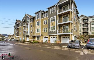 Upper Level 2 Bedroom Condo in Beaverton. NEW PRICE!