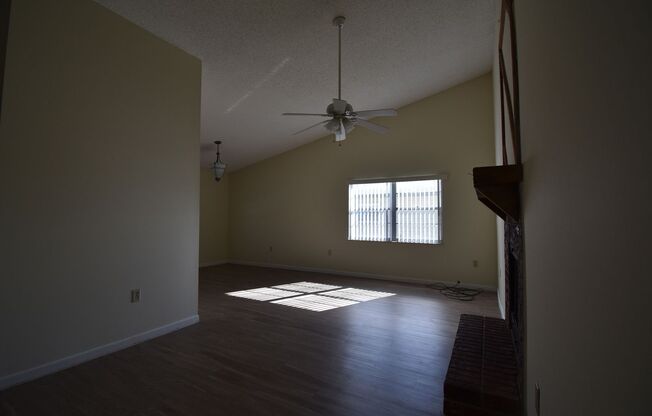 APOPKA: 3 bed/2 bath POOL HOME - AVAILABLE AUGUST 17th!