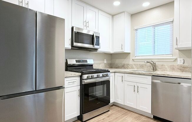 2 beds, 1 bath, $3,395, Unit 204