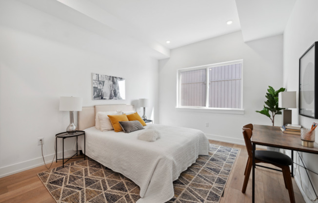 2 beds, 1 bath, 650 sqft, $1,699, Unit Unit 402