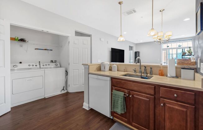 Beautiful 2 Bedroom, 2 Bath Condo In The Heart of Conshohocken!
