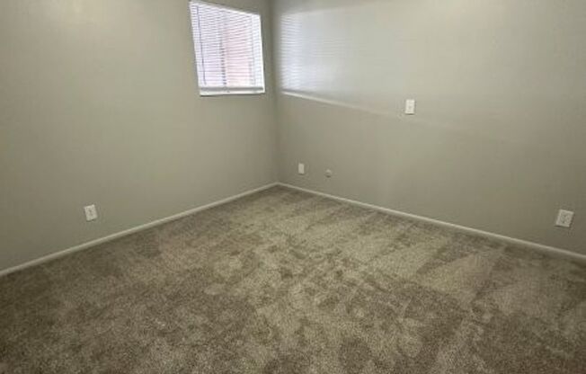 2 beds, 1 bath, 864 sqft, $1,195, Unit Unit 13