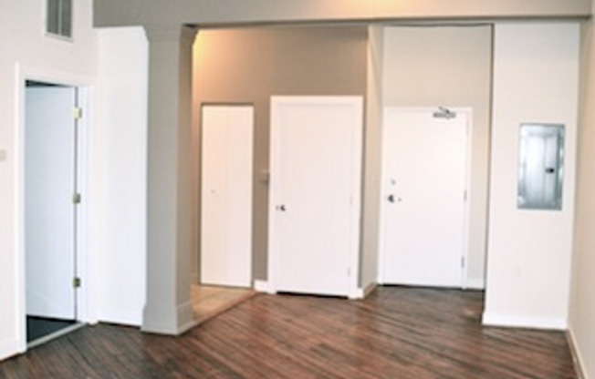 2 beds, 1 bath, 824 sqft, $1,399, Unit 2C