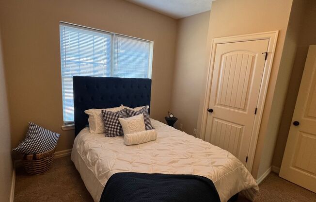 2 beds, 1 bath, 1,250 sqft, $1,795, Unit 615 - Unit 101 Duplex B1250