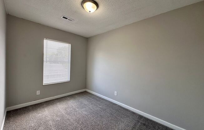 3 beds, 1 bath, 820 sqft, $1,395, Unit South - 238s