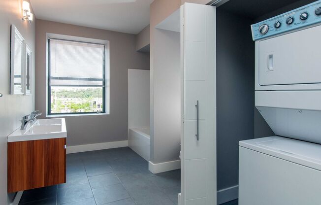 1 bed, 1 bath, 695 sqft, $1,700, Unit Mary 401