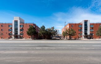 RENT SPECIALS! Spacious 2 bedroom close to Anschutz Medical School, SHOPPING and MORE!