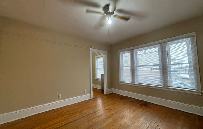 1 bed, 1 bath, 700 sqft, $899, Unit 502 Asbury Street Unit 12