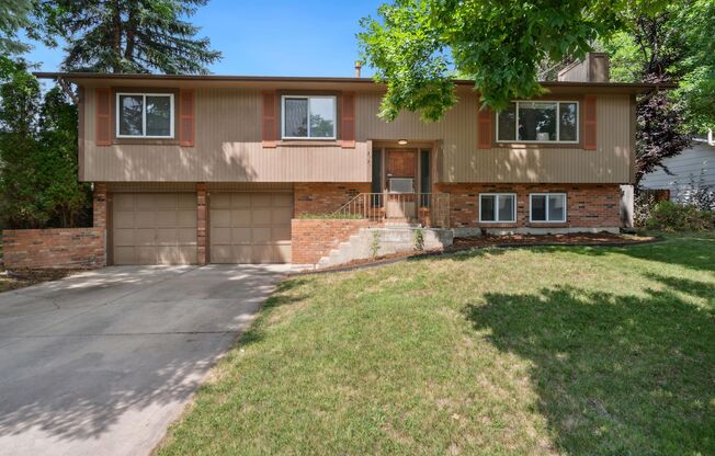 5 Bedroom 3 Bathroom Bi-Level Single-Family Home in Midtown Fort Collins - Students and Pets Welcome