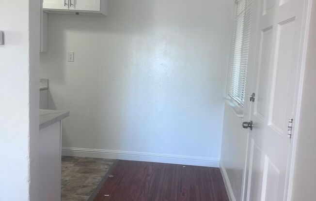 MG23 - 1102 Henderson Road