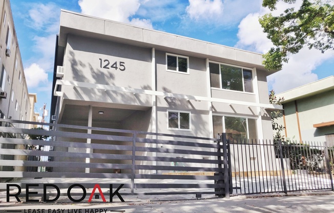 1245 MAGNOLIA AVE