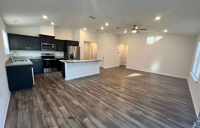 3 bedroom 2 bath - 463 Red Dahlia Ln