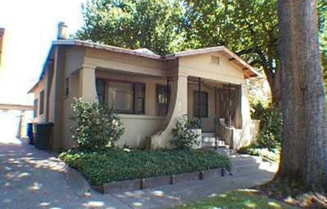 Midtown Spacious 3 bedroom, 2 bath home