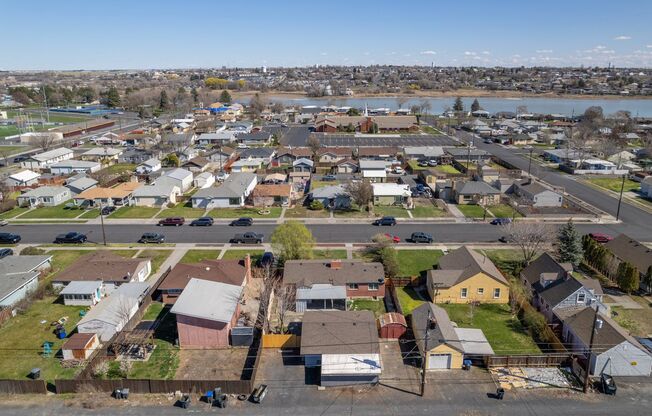 1032 W Cascade Ave