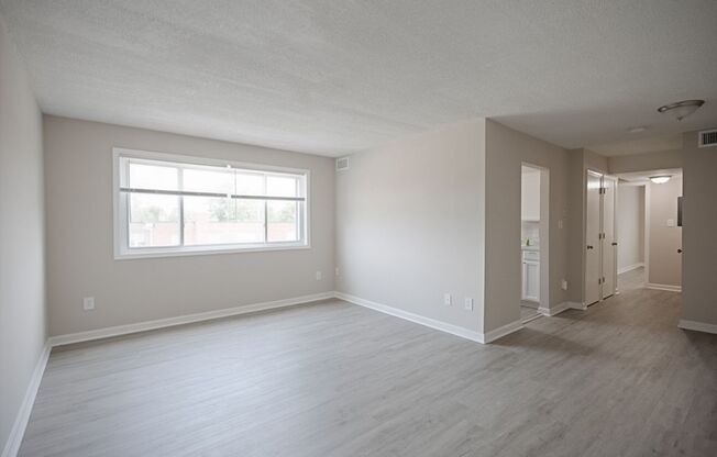 Lovely 2 BR/1 BA Top-Floor Condo in Congress Heights!