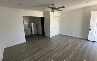 1707 E APACHE BLVD