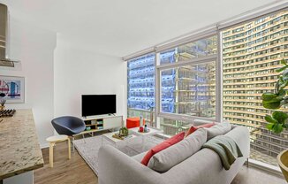 228 E ILLINOIS ST