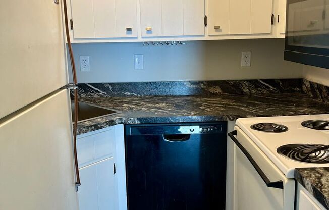 15th Street Apartments Available!