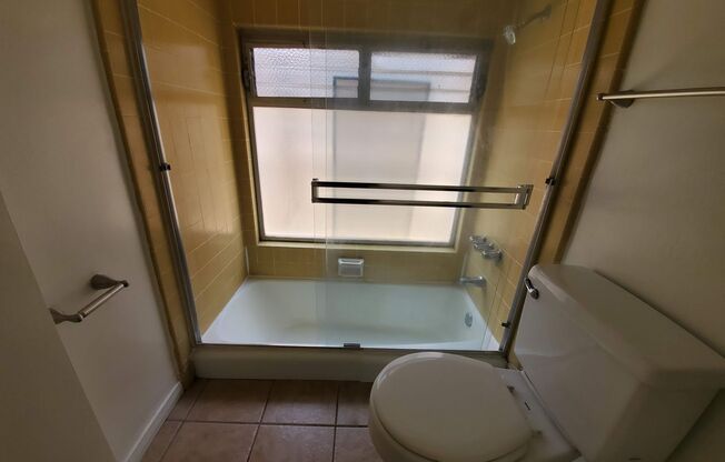 1 bed, 1.5 baths, $2,295, Unit 11