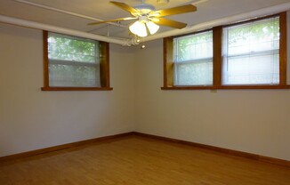 21  -  1728 Third