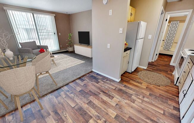 1 BEDROOM, NEAR DOWNTOWN SIOUX FALLS, EASY ACCESS TO INTERSTATE, CLOSE TO AREA SHOPPING!