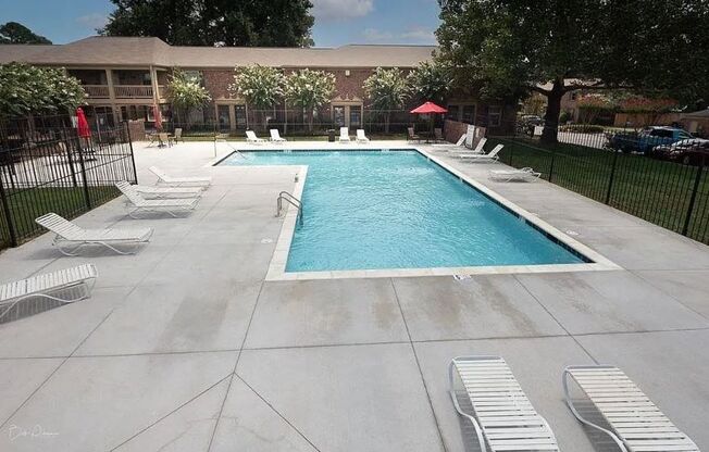 2BD/1.5BA Townhouse located in Gated Community!