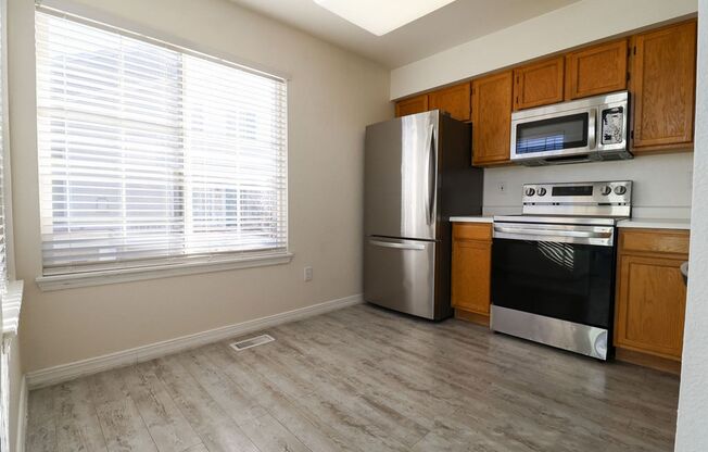 2 beds, 1.5 baths, $2,195, Unit Unit 42