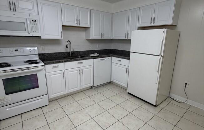 1 bed, 1 bath, 650 sqft, $1,900, Unit B1