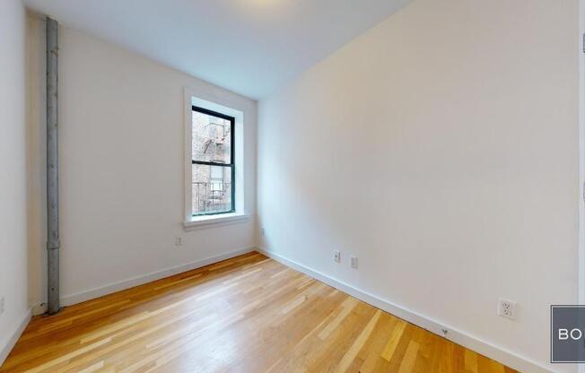 2 beds, 1 bath, $3,300, Unit 5H