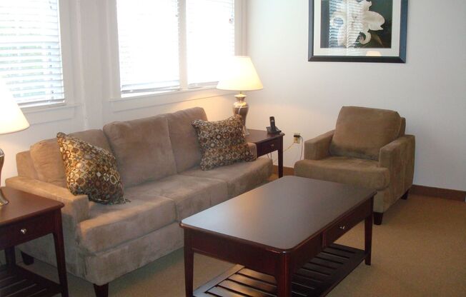 2 beds, 2 baths, 840 sqft, $2,600, Unit EL-222