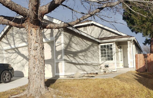 2 Bed 2 bath 2 car garage Sierra Highlands home For Rent
