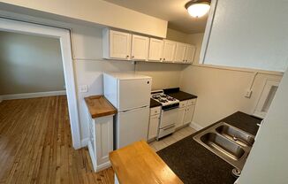 Studio, 1 bath, 450 sqft, $963, Unit 16