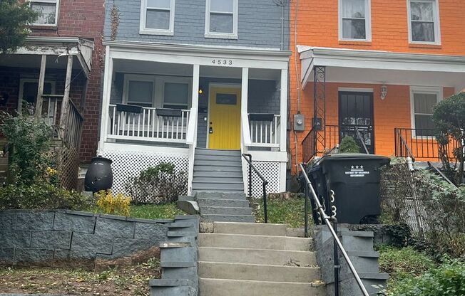 Charming 3 BR/2 BA Townhome in Deanwood!