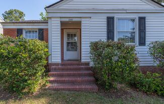 $1,000 - 2 Bed / 1 Bath Brick Cottage in Highland Park – Pet Friendly & Move-In Ready