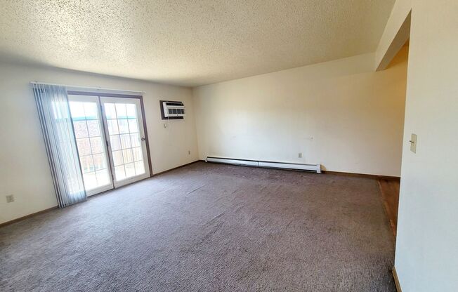 3 beds, 1 bath, 1,220 sqft, $1,299, Unit 816