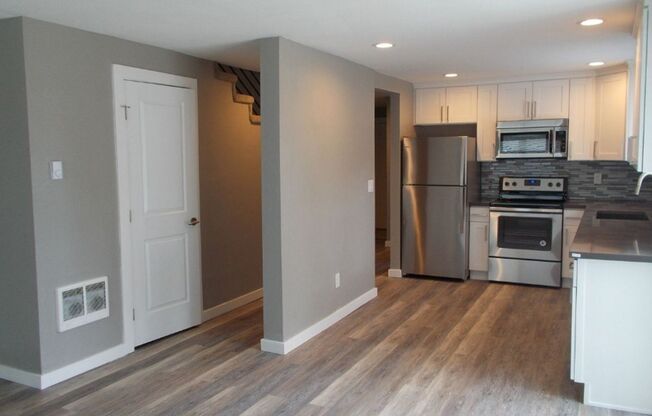 3 beds, 1.5 baths, 1,170 sqft, $2,095, Unit C