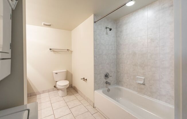 2 beds, 1 bath, 212 sqft, $1,625, Unit 008