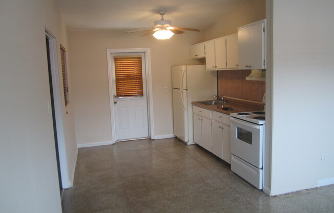 2 Bedroom 1 Bath Duplex available for Rent now in Winter Park!