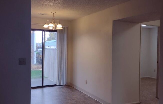 2 beds, 1 bath, 907 sqft, $1,100, Unit B103